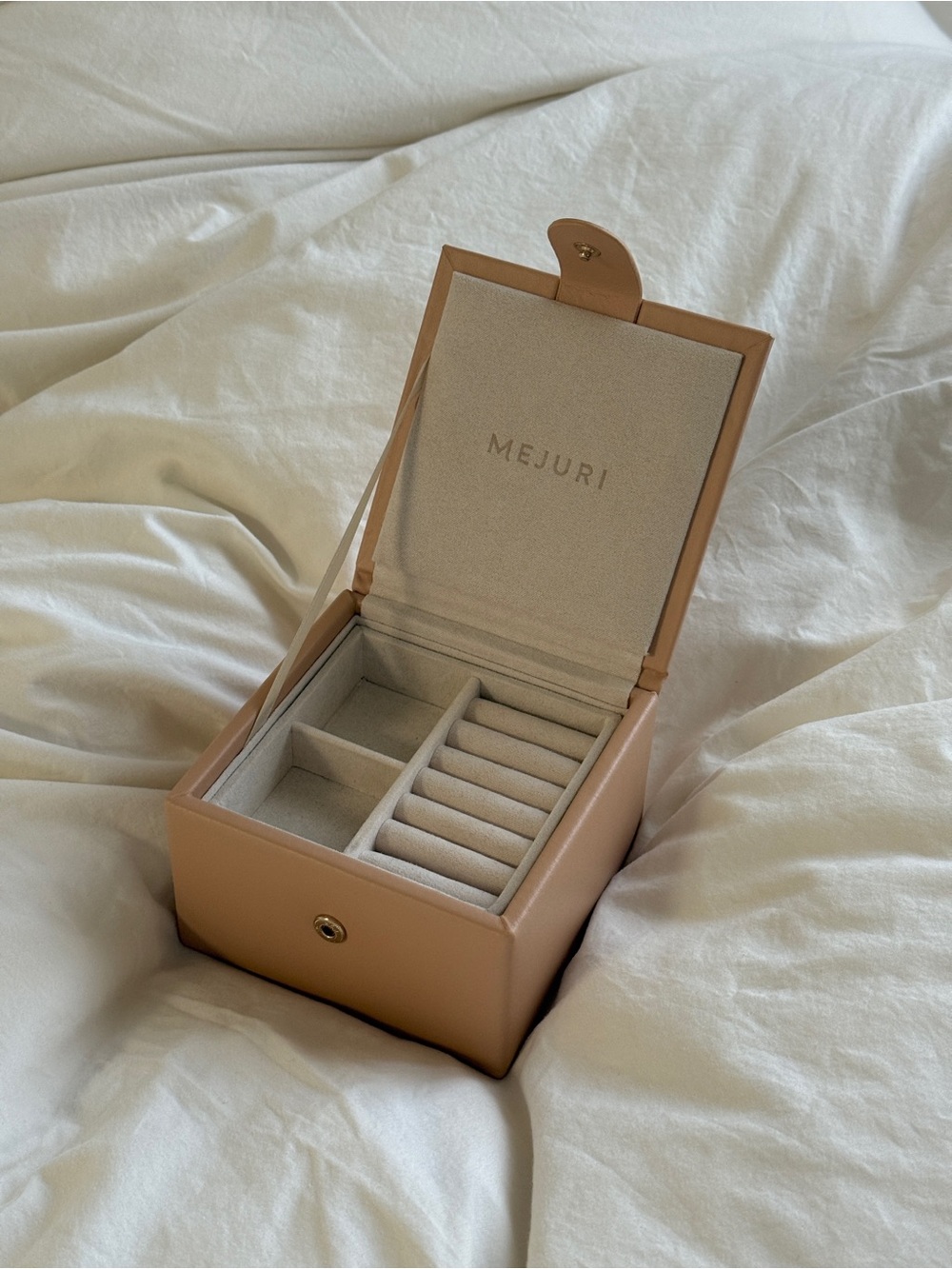 Mejuri Small Leather Jewelry Box